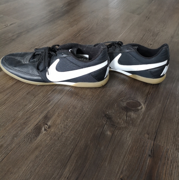Nike Davinho Indoor Soccer Shoe - Picture 2 of 3